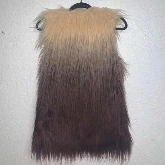 Me Jane "Almost Famous" Style Ombre' Faux Fur Vest Satin Lining hook-eye closure - Picture 4 of 8